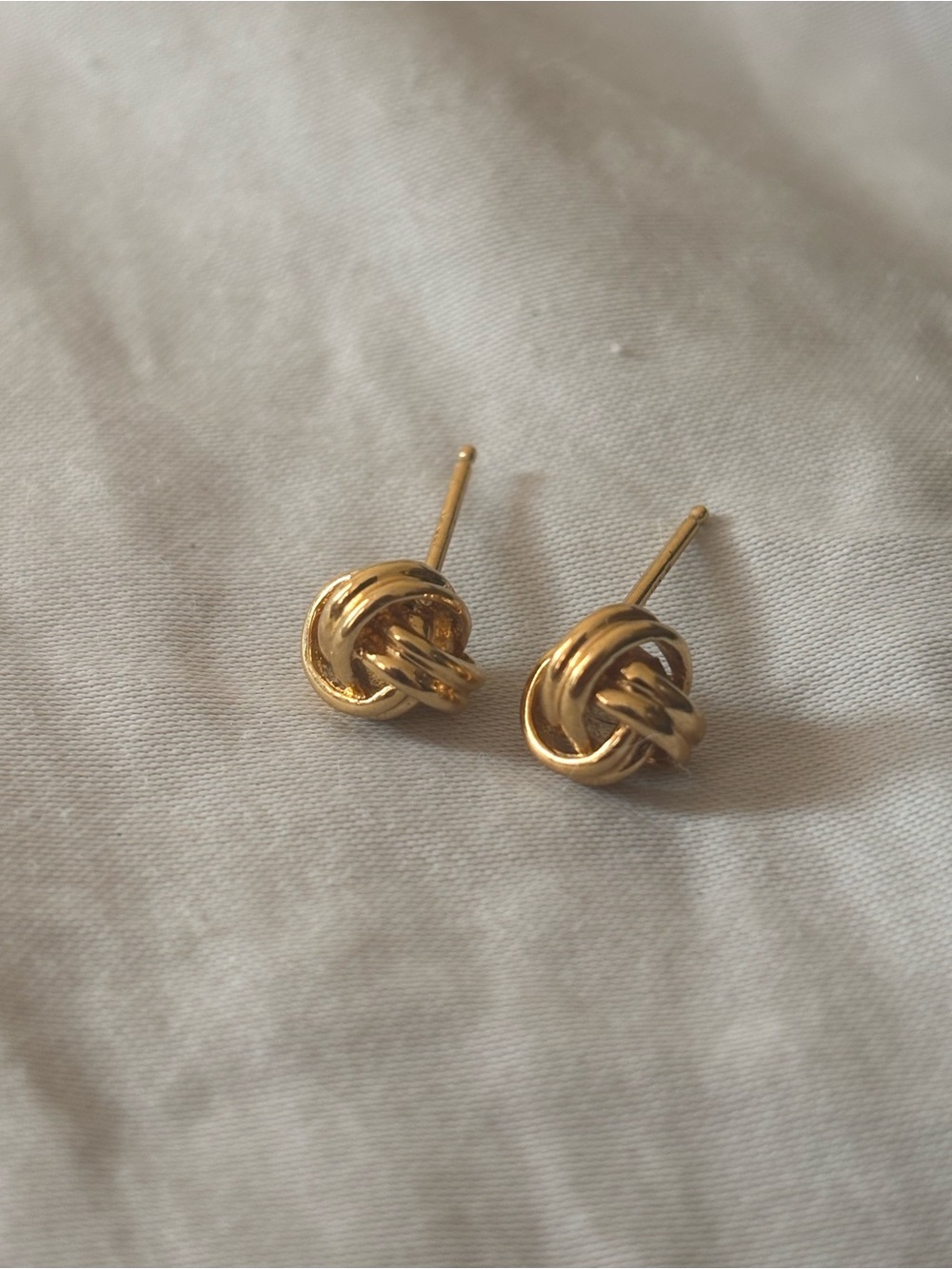 Vintage 18k Gold Knot Earrings